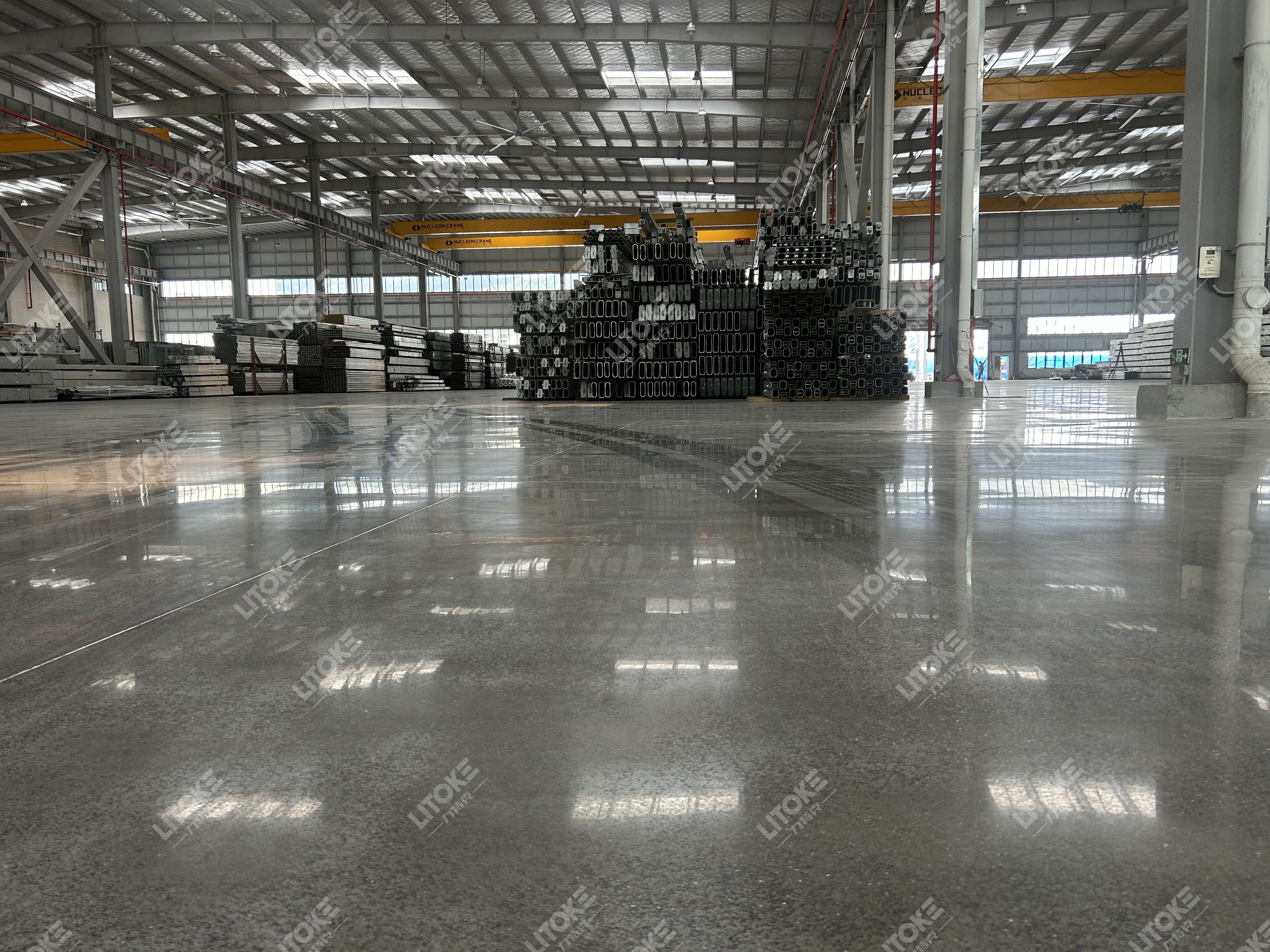 金剛砂地坪 vs 密封固化劑地坪，傻傻分不清？看完就懂！